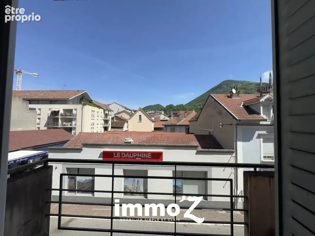 Voiron centre, t1 bis avec balcon - photo 2