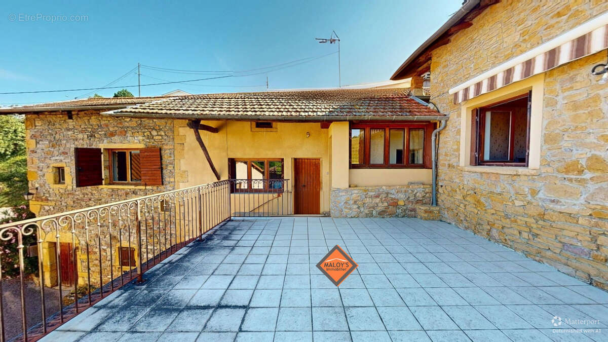 RARE! Belle bâtisse pierres dorées, 514m2 de surface totale! Enorme Potentiel, 131m2 habitables! - photo 6