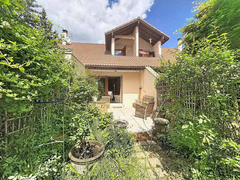 Maison à PREVESSIN-MOENS