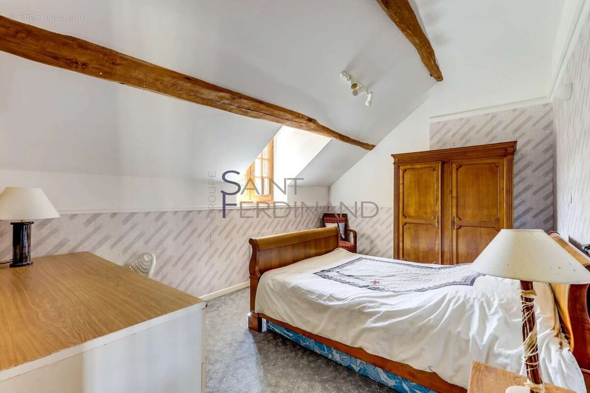 Maison à SAINT-CYR-SOUS-DOURDAN