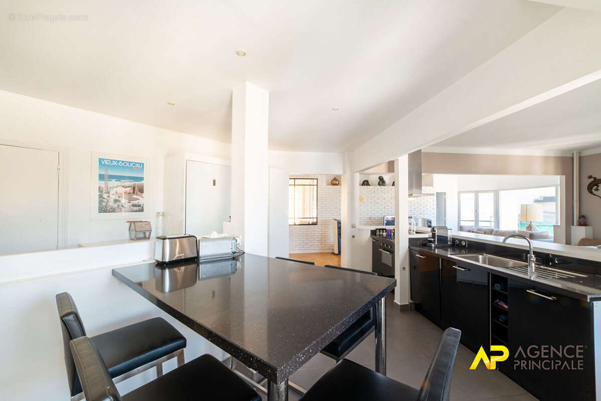 Appartement à LA GARENNE-COLOMBES