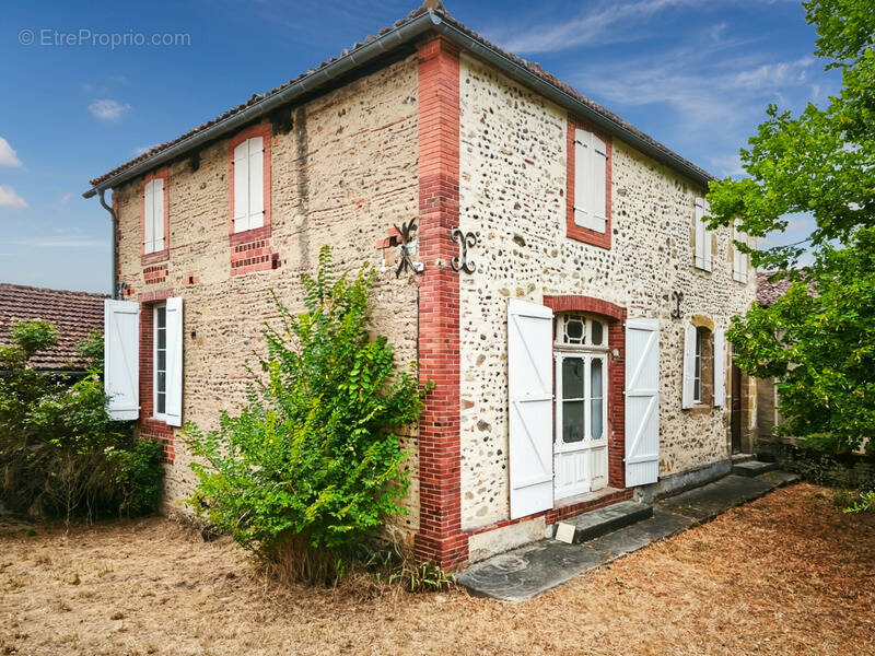 Maison à SAINT-MONT