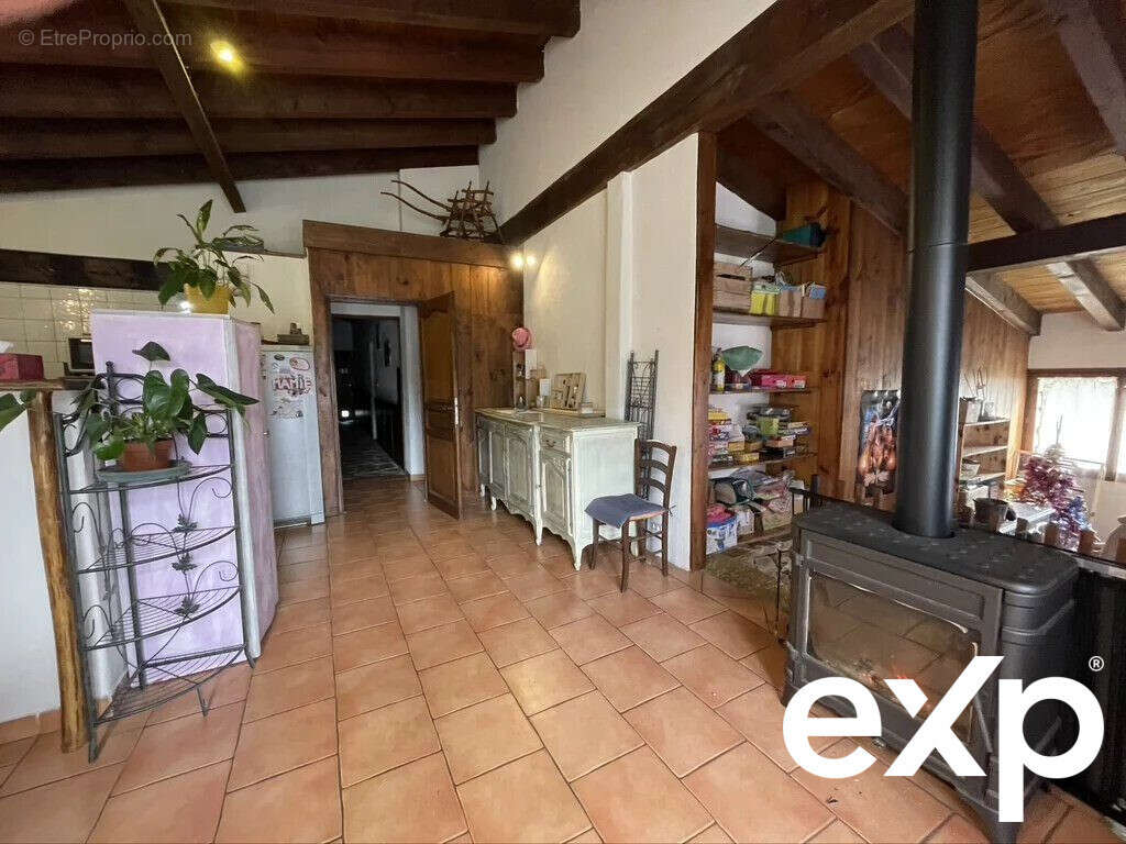 Maison à LE COLLET-DE-DEZE