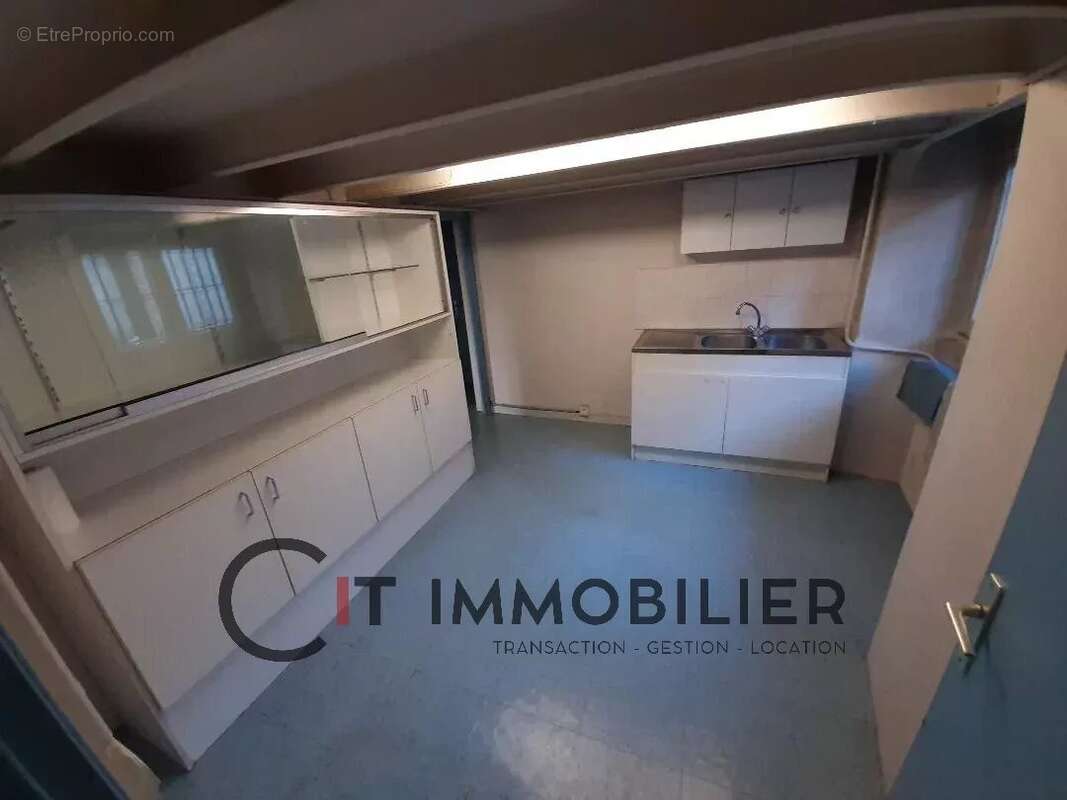 Commerce à LA TOUR-DU-PIN