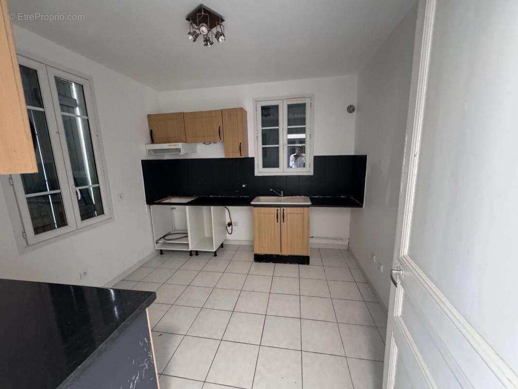 Commerce à SAINT-LAURENT-DU-VAR