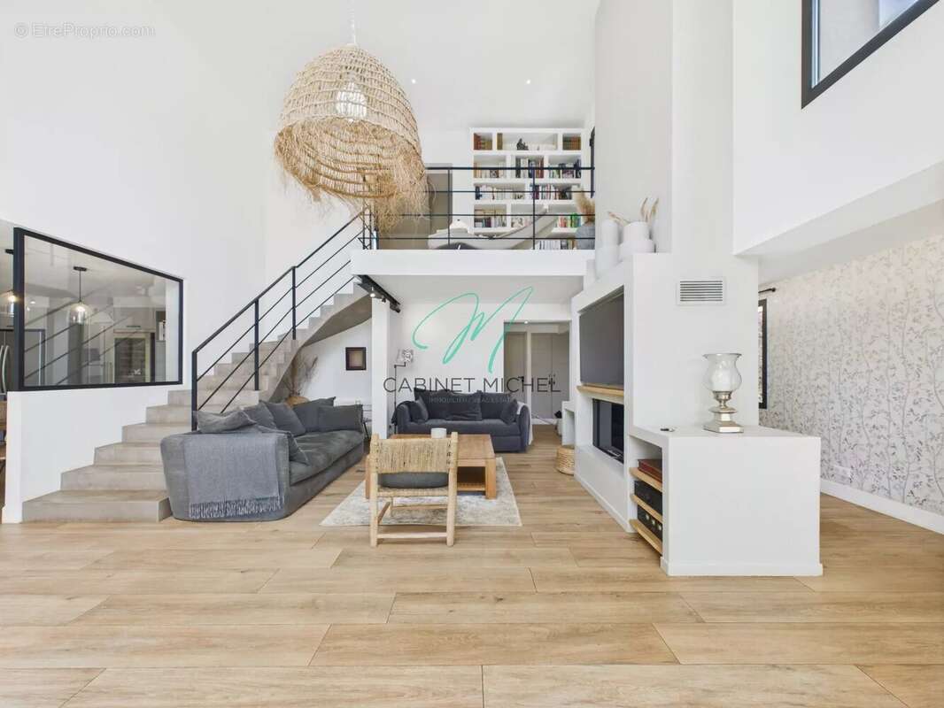 Maison à ROQUEFORT-LES-PINS