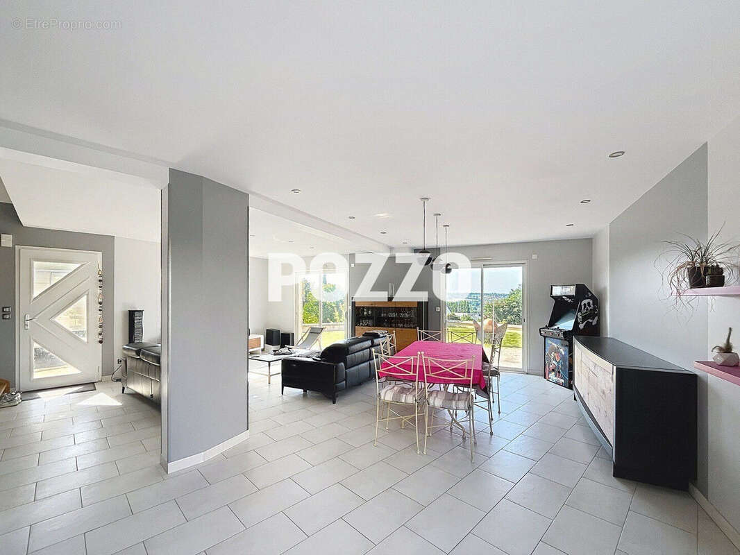 Maison à CONDE-SUR-VIRE