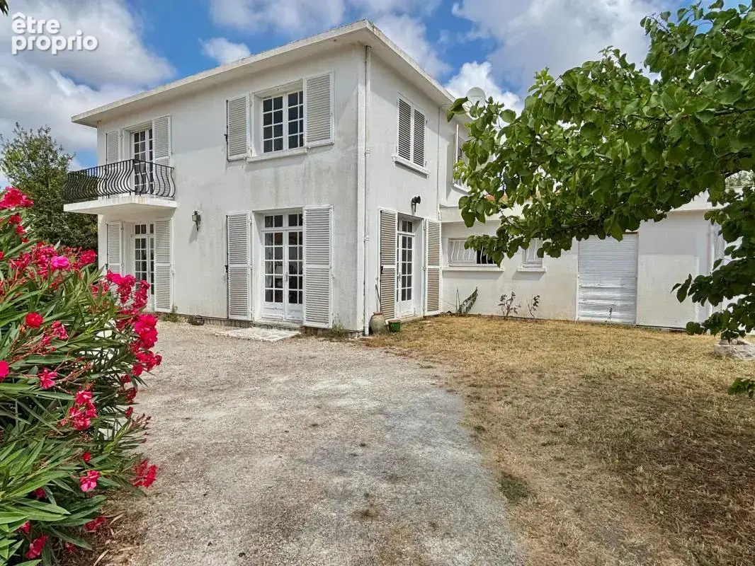 Maison de caractère à rénover – Centre-ville de Saint-Pierre-d'Oléron - photo 2