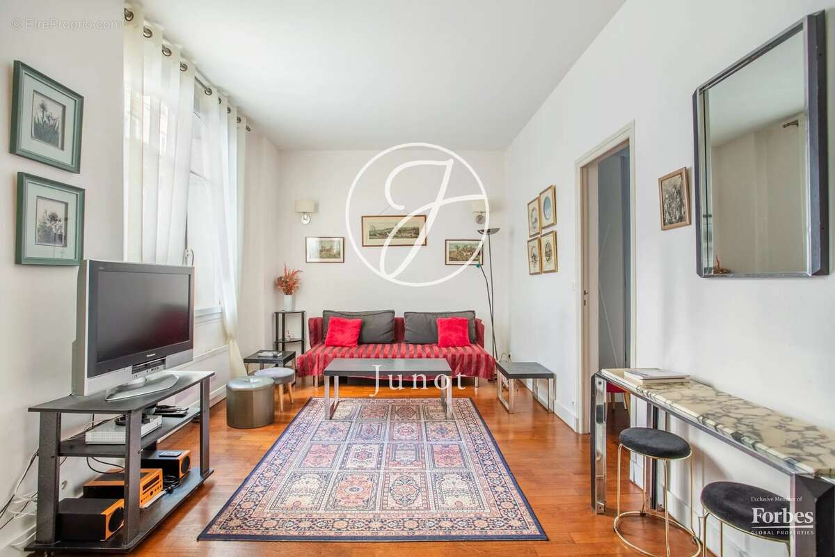 Appartement à PARIS-17E