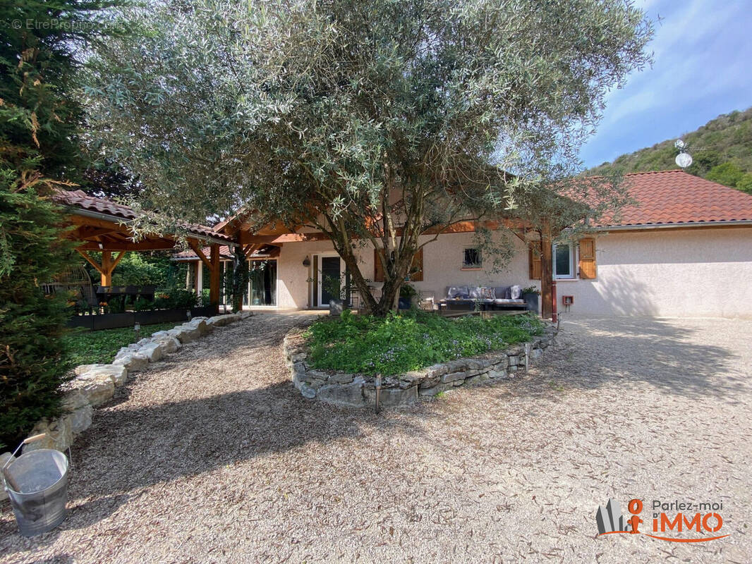 Maison à MURS-ET-GELIGNIEUX