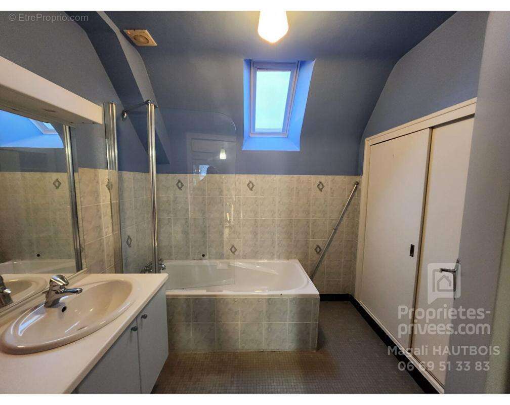 Maison à SAINT-HILAIRE-DU-HARCOUET