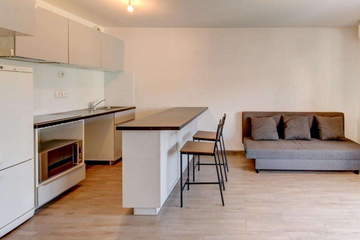 Appartement à SAINT-LAURENT-DU-VAR