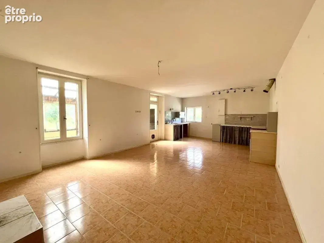 Maison de Village en Pierre / 505m2 avec véranda et garage attenant - photo 2