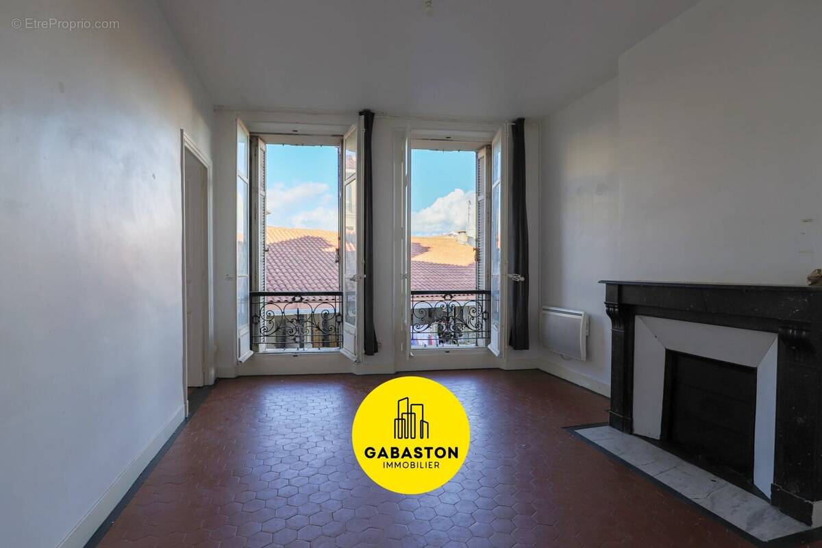 Appartement à MARSEILLE-1E