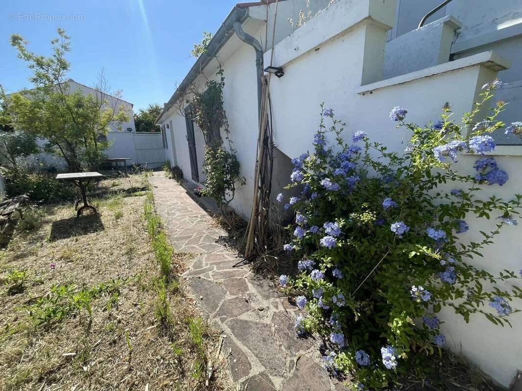 Authenticité, charme et potentiel  - Maison 4 pièces - photo 12