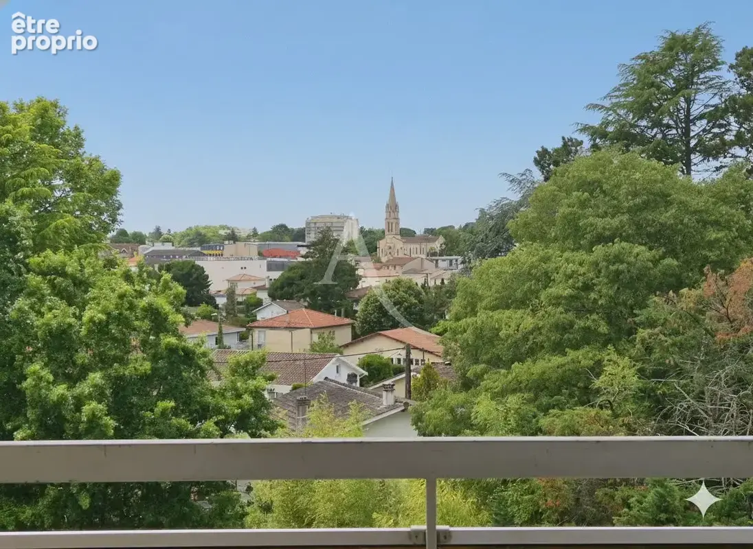 GRADIGNAN CENTRE - Beau T3 au dernier étage avec vue - photo 9