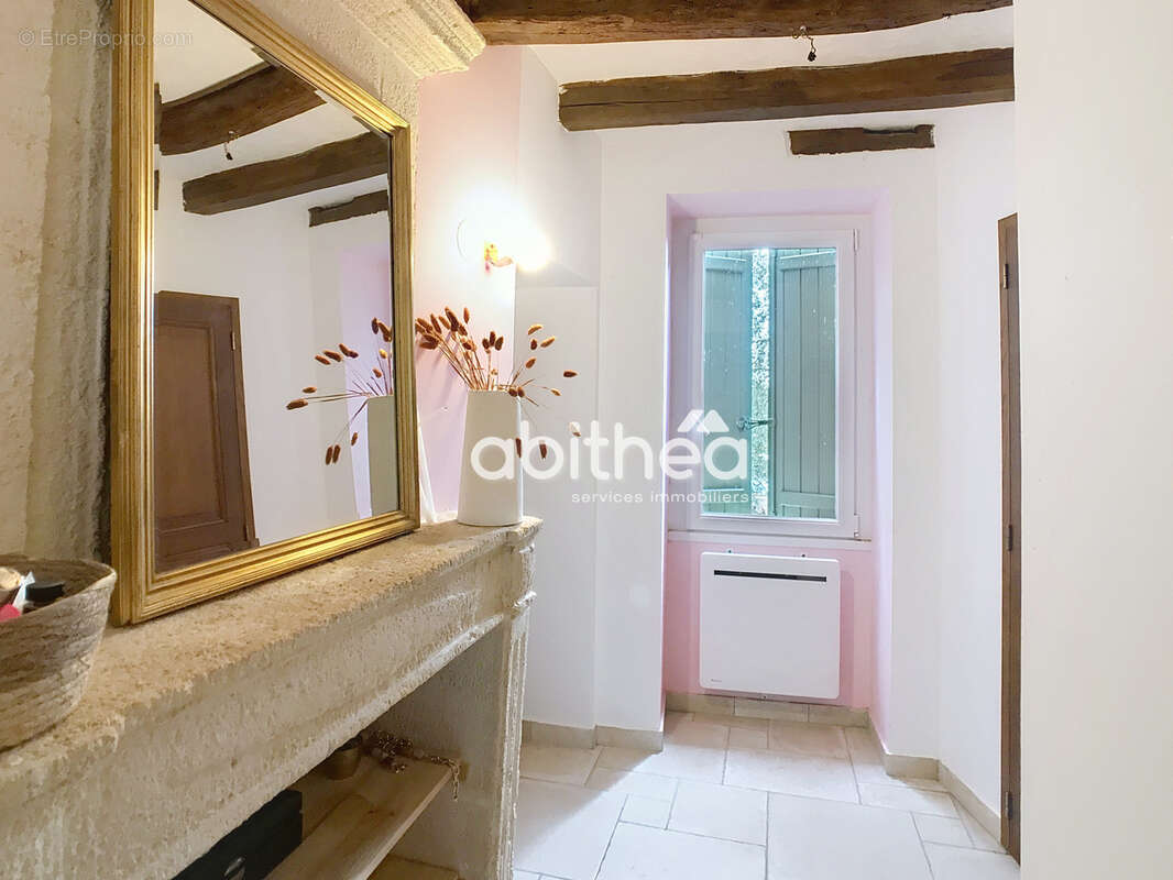 Maison à ROULLET-SAINT-ESTEPHE