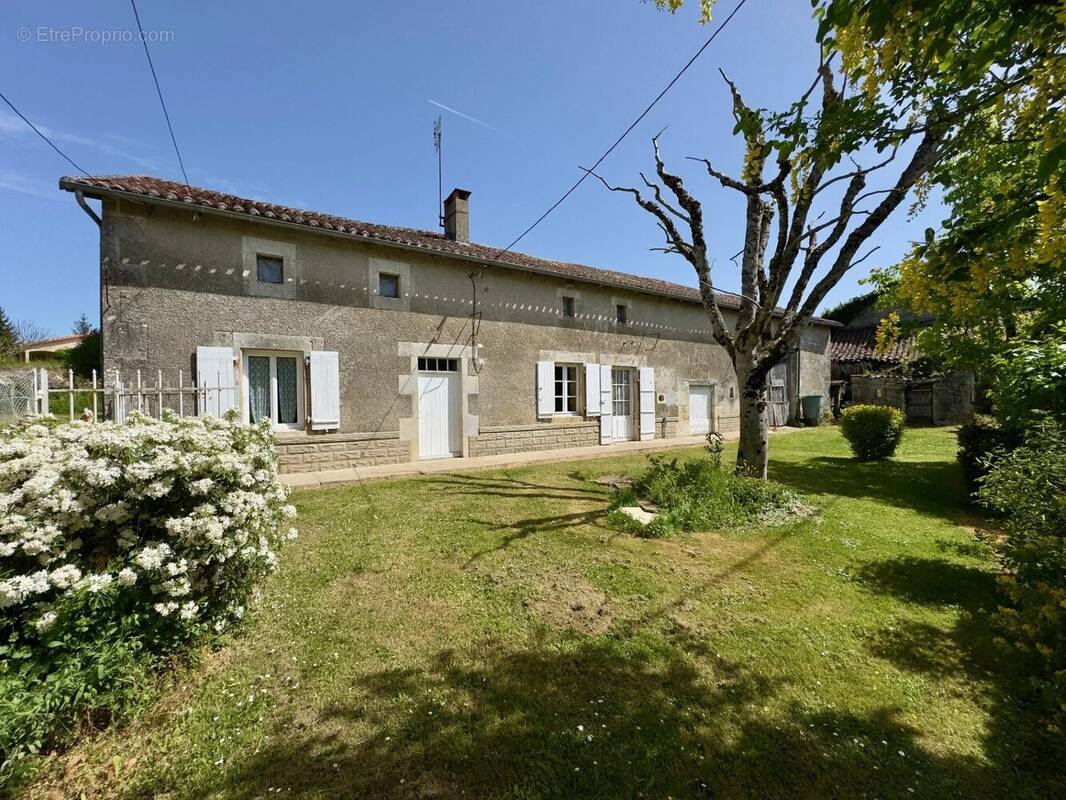 Maison à SAINT-LAURENT-DE-CERIS