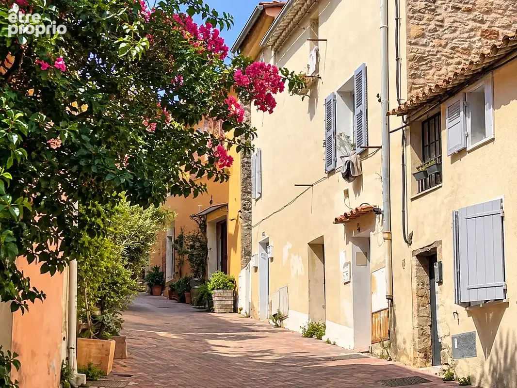 Duplex T3  de 61.36m2 à vendre sur la vieille ville de Hyères - photo 1