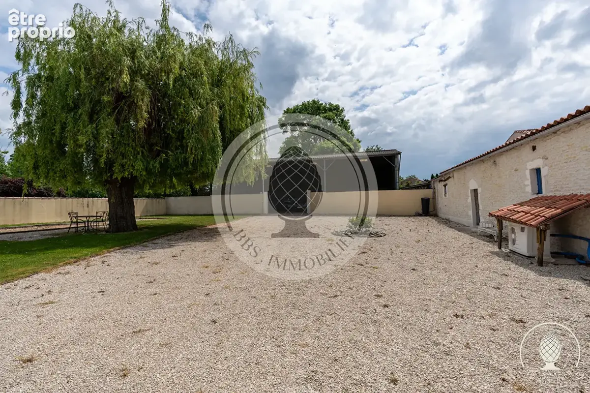 Propriété de caractère ? longère charentaise, piscine & hangar de 307 m² - photo 18
