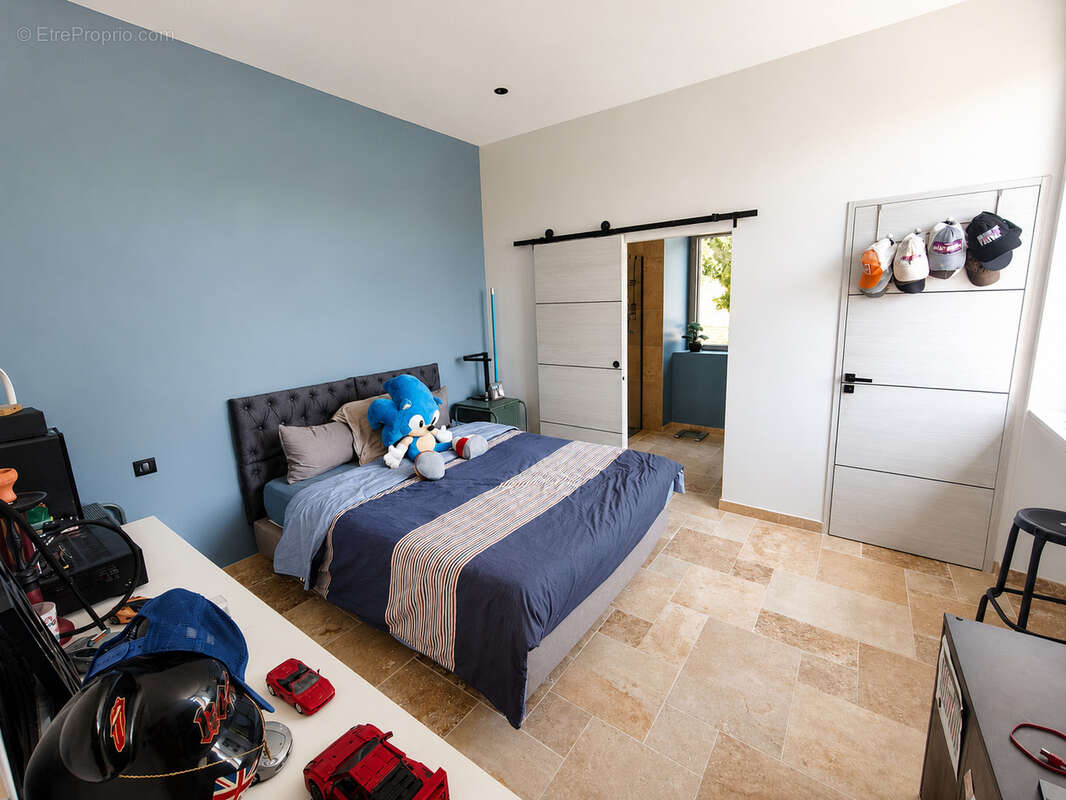 Propriété entièrement rénovée de 323 m2 avec piscine et dépendances - photo 16
