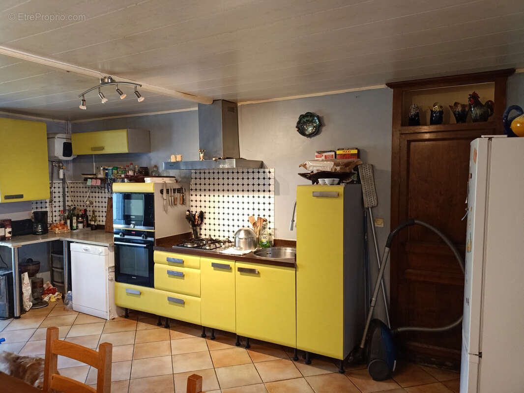 Maison à NIEUL-LE-VIROUIL