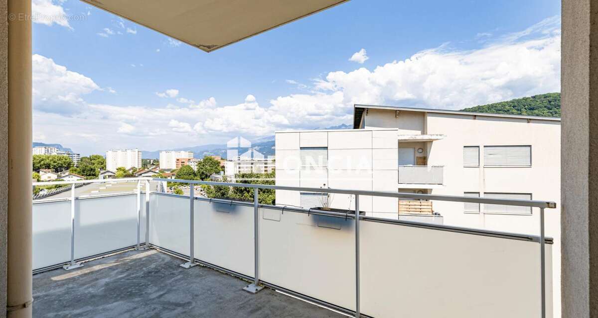 Appartement à SAINT-MARTIN-D'HERES