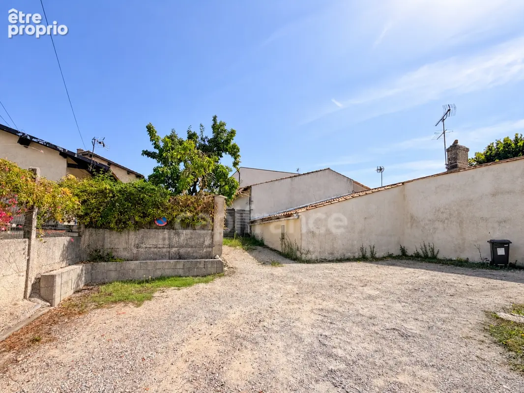 Dpt Gironde (33), à vendre LE HAILLAN Local commercial - photo 3
