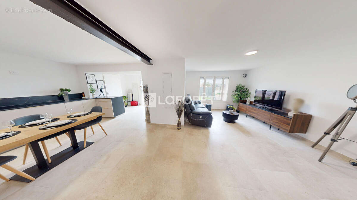 Maison à LA FARE-LES-OLIVIERS