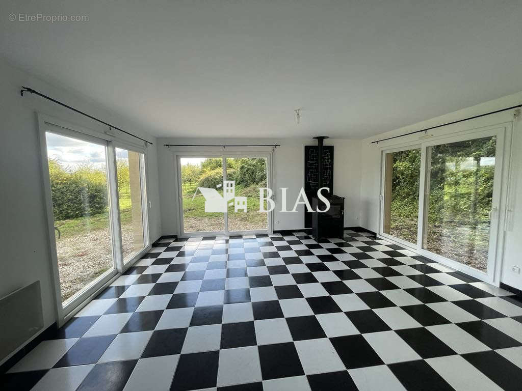 Maison à LE MESNIL-SOUS-JUMIEGES