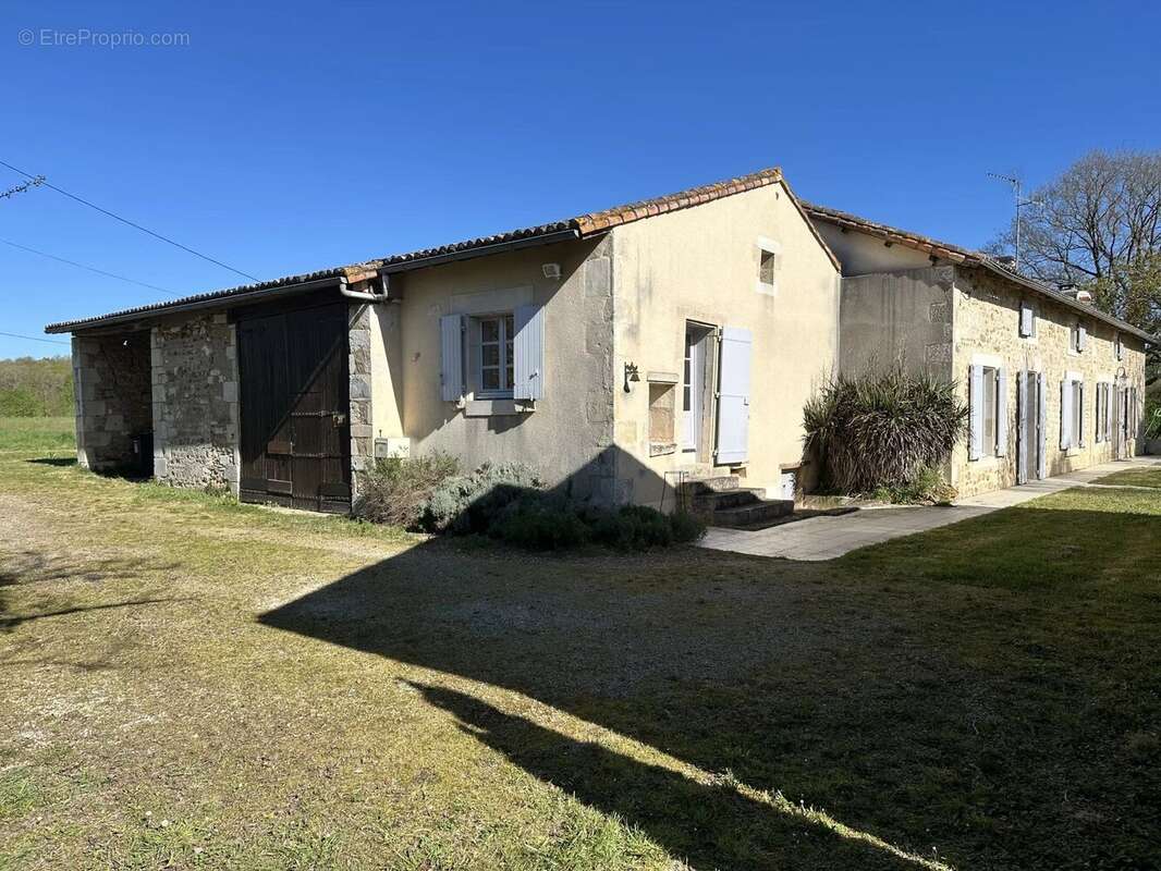 Maison à LA CHAPELLE-MOULIERE