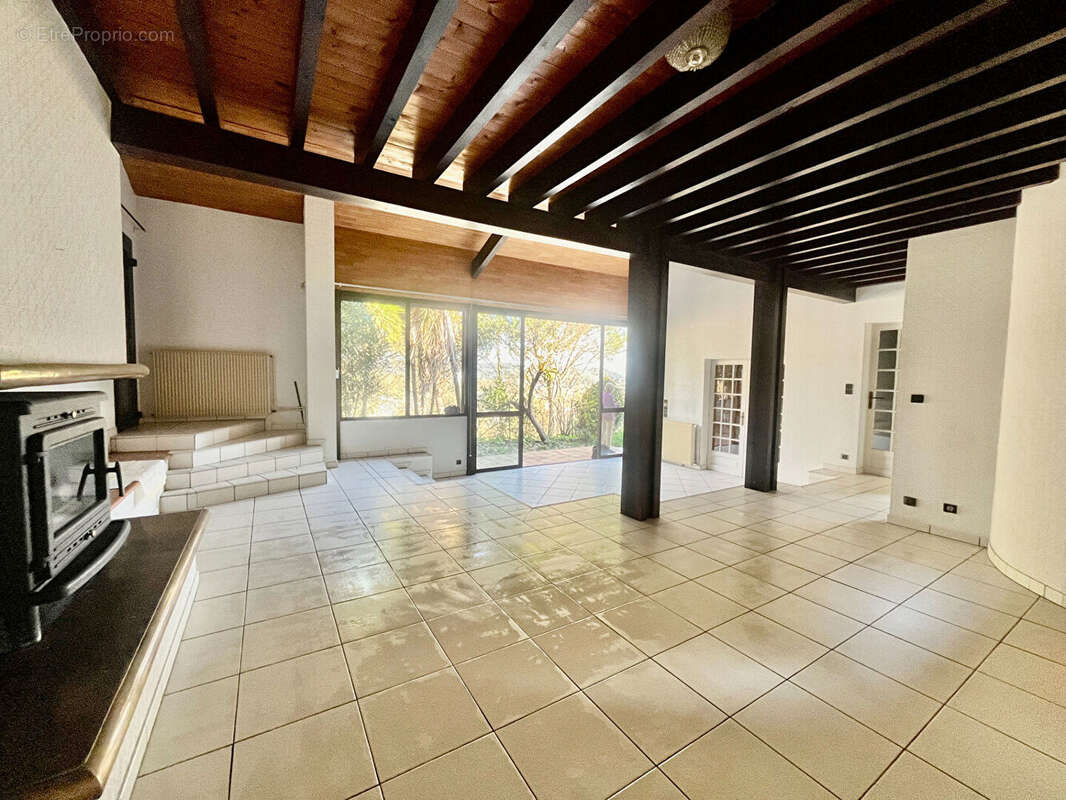 Secteur AGEN, située sur les hauteurs, venez découvrir cette jolie maison d'architecte avec vie de plain-pied offrant une surfac - photo 5