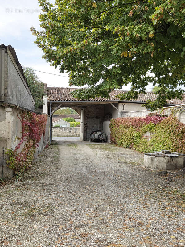 Maison à TRIAC-LAUTRAIT