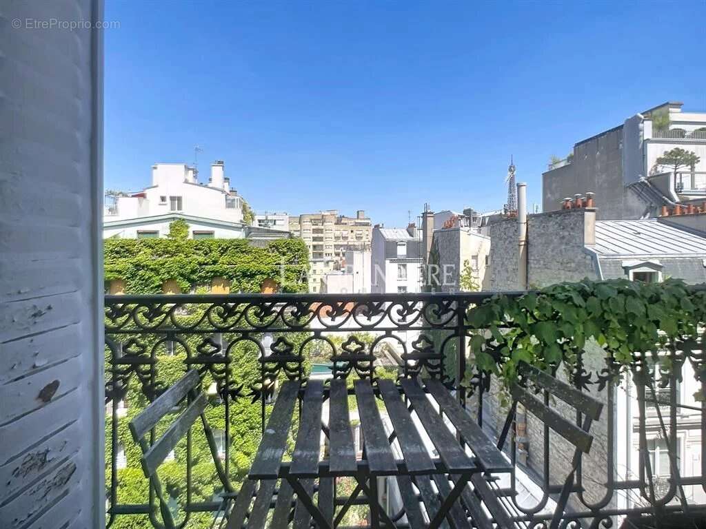 Appartement à PARIS-16E