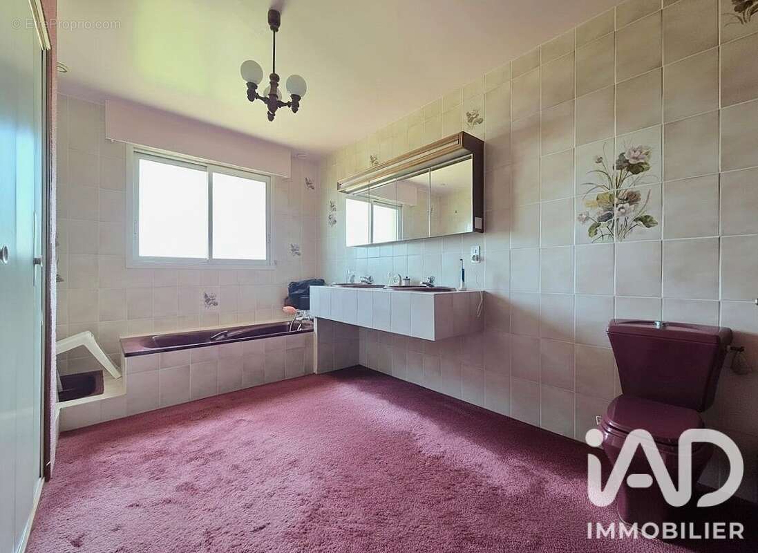 Maison 220 m² à Sainte-Radegonde  - photo 9