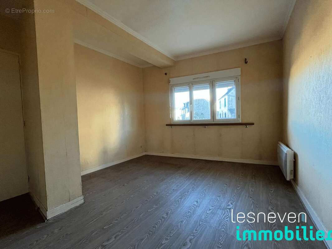 Appartement à PLOUNEVEZ-LOCHRIST