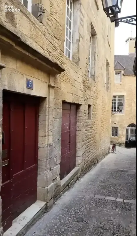 Un immeuble d'exception à Sarlat : l'art de vivre périgourdin comme projet d'investissement. Vidéos sur demande - photo 2