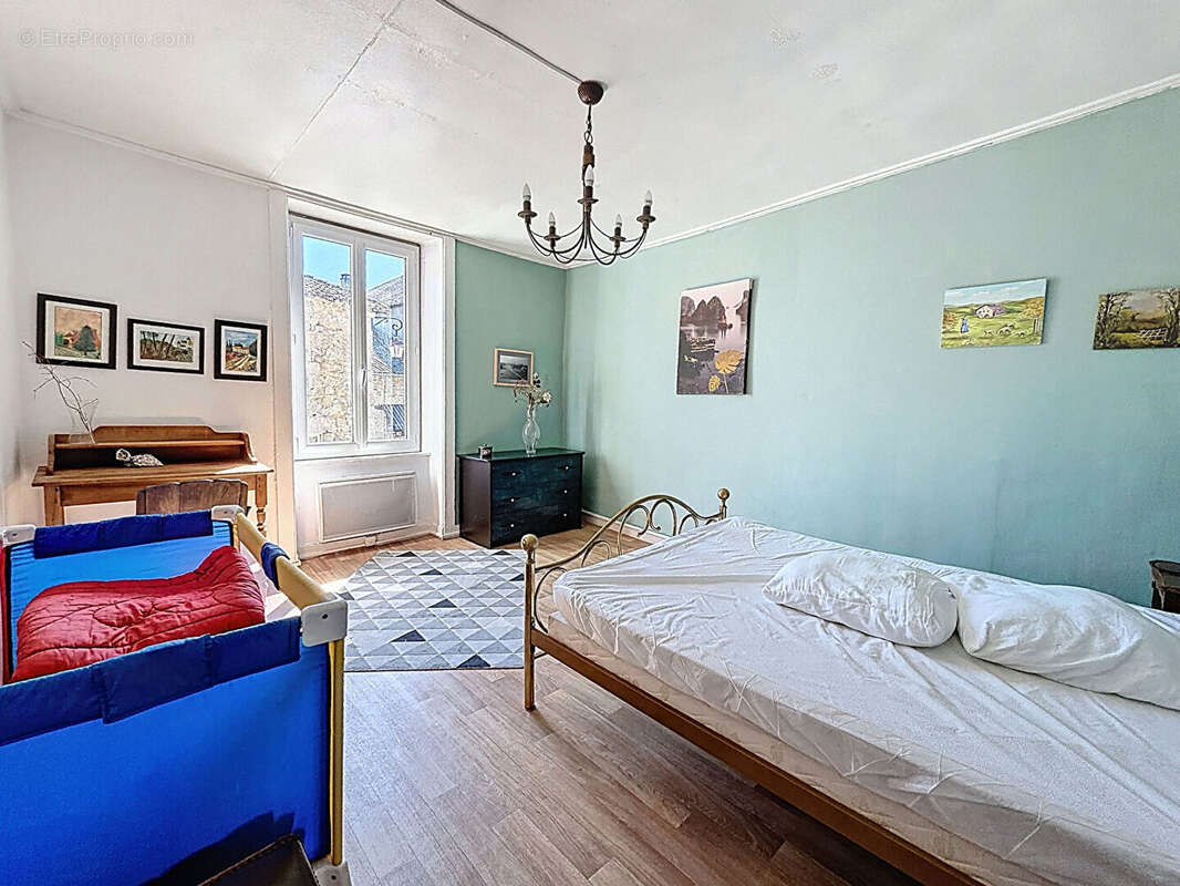 Appartement à COMPREIGNAC