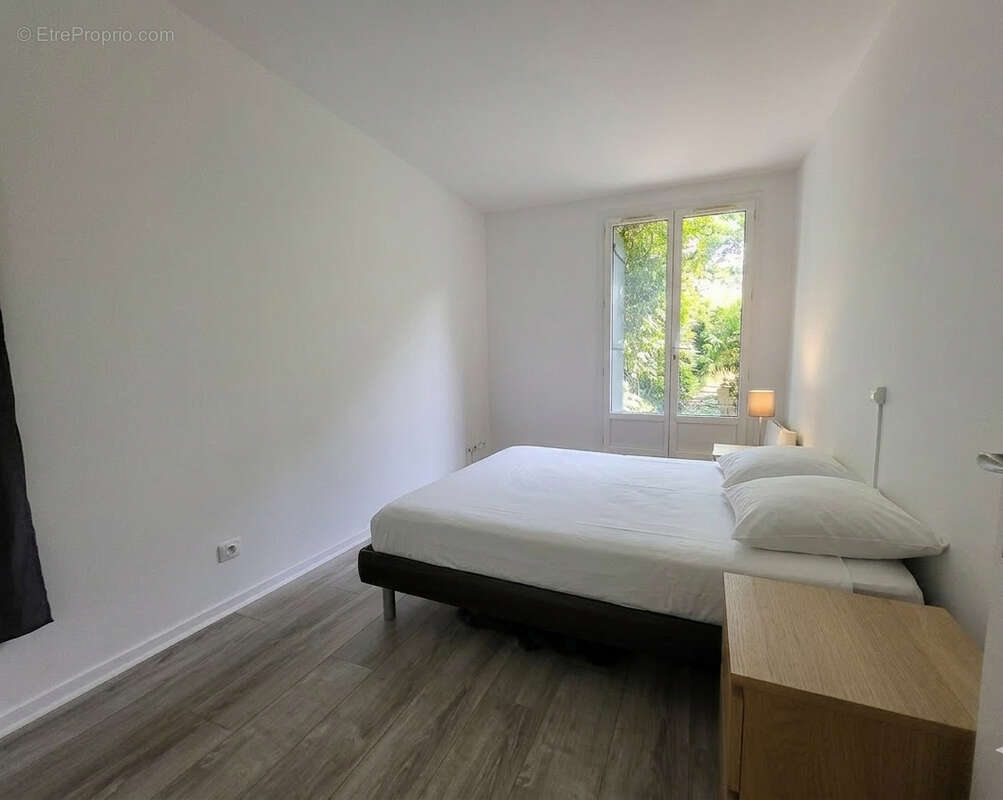 Appartement à NEAUPHLE-LE-CHATEAU