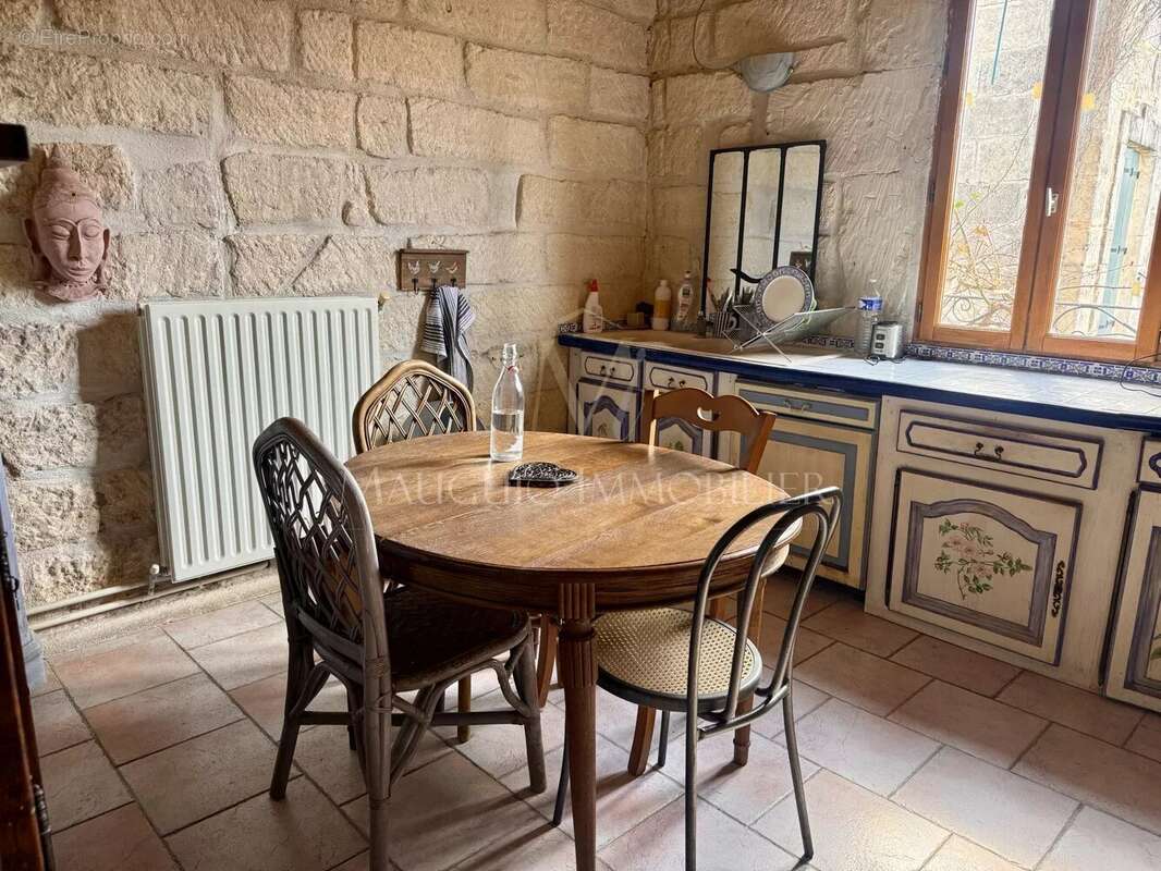 Maison à MAUGUIO