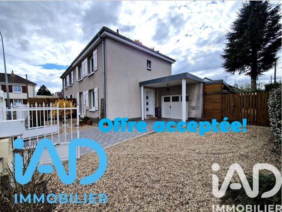 Photo 1 - Maison à SAINT-JEAN-DE-LA-RUELLE