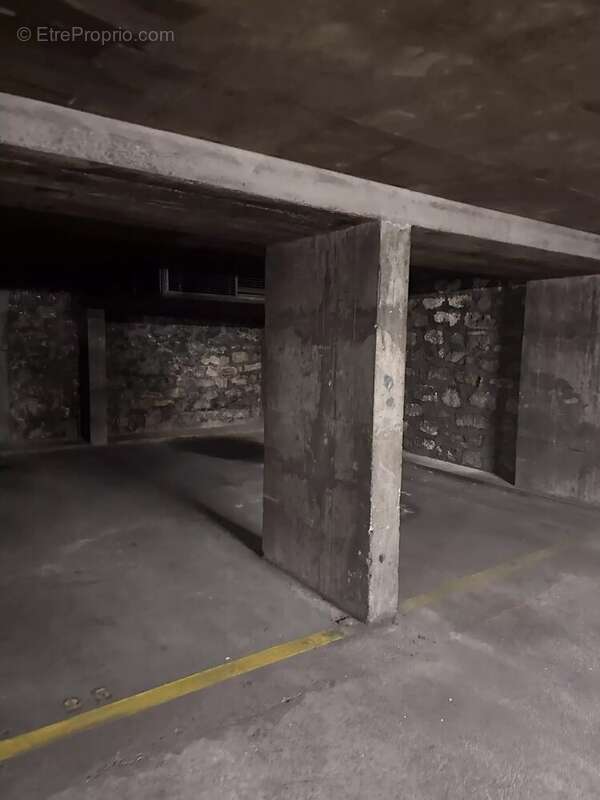 Parking à PARIS-12E