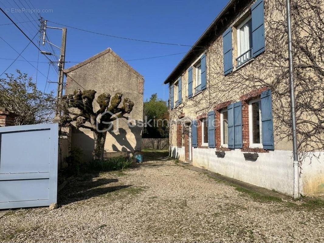 Maison à VILLENEUVE-SUR-YONNE