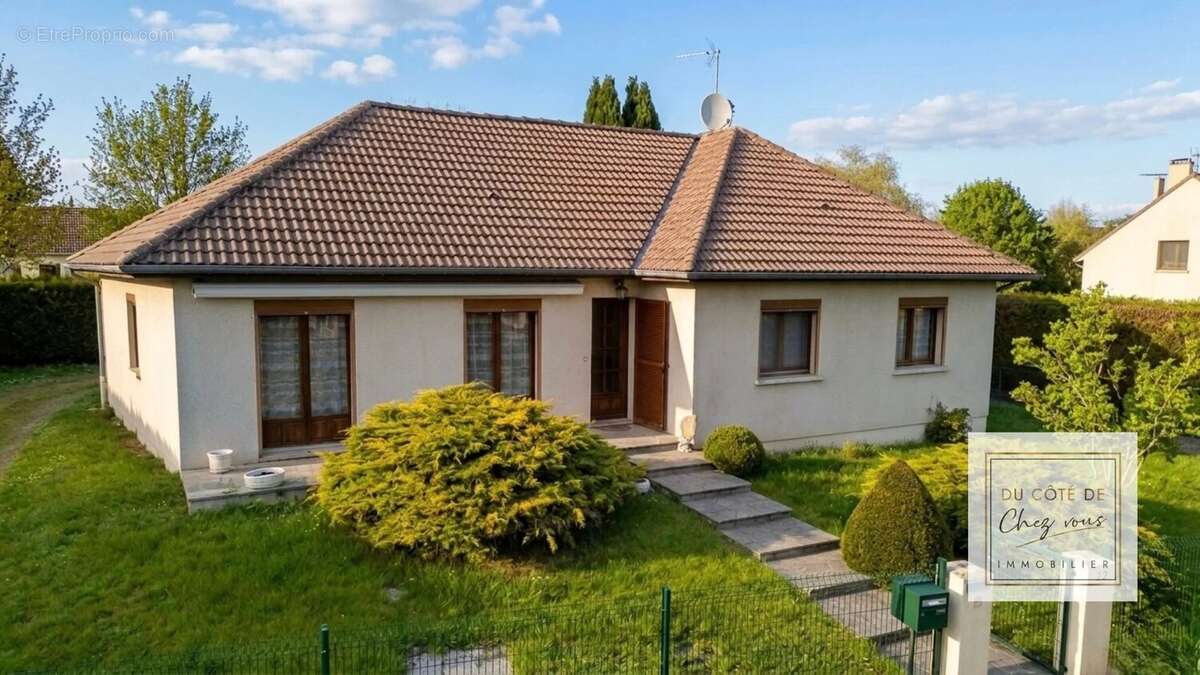 Maison à LA RIVIERE-DE-CORPS