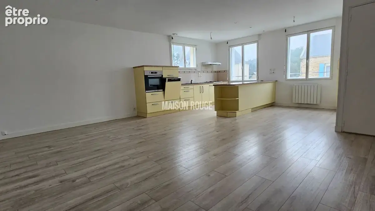 Grand appartement de 105 m²  3 chambres  Centre de Sarzeau  Parking - photo 2
