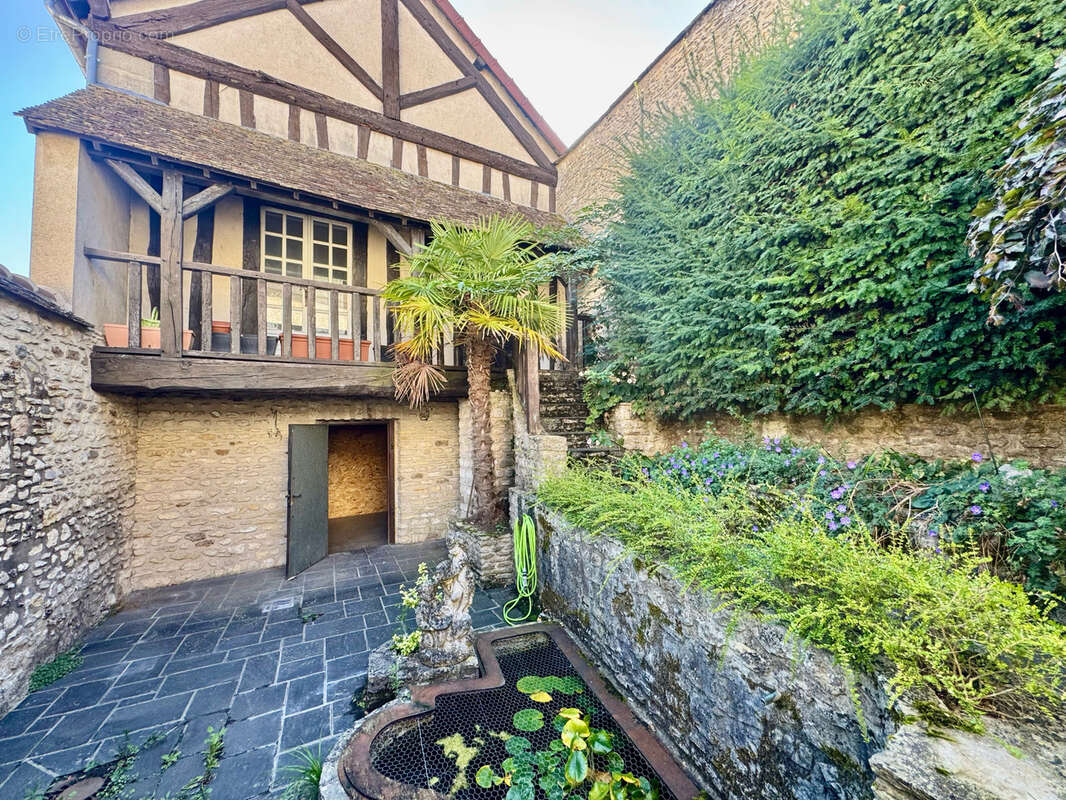 Maison à HOUDAN
