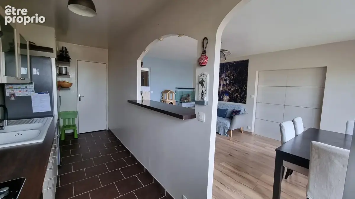 Spacieux et lumineux F4 avec vue dégagée, balcon, cave, 2 parkings - photo 6