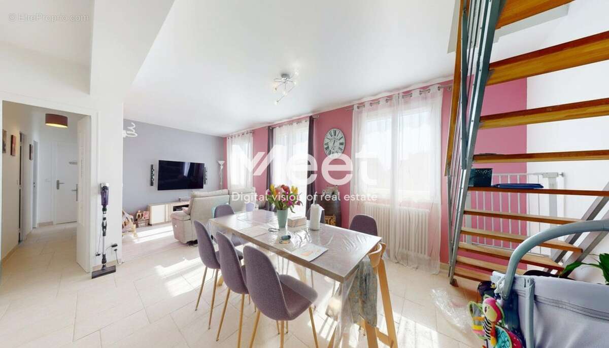 Maison à COULANGES-LA-VINEUSE