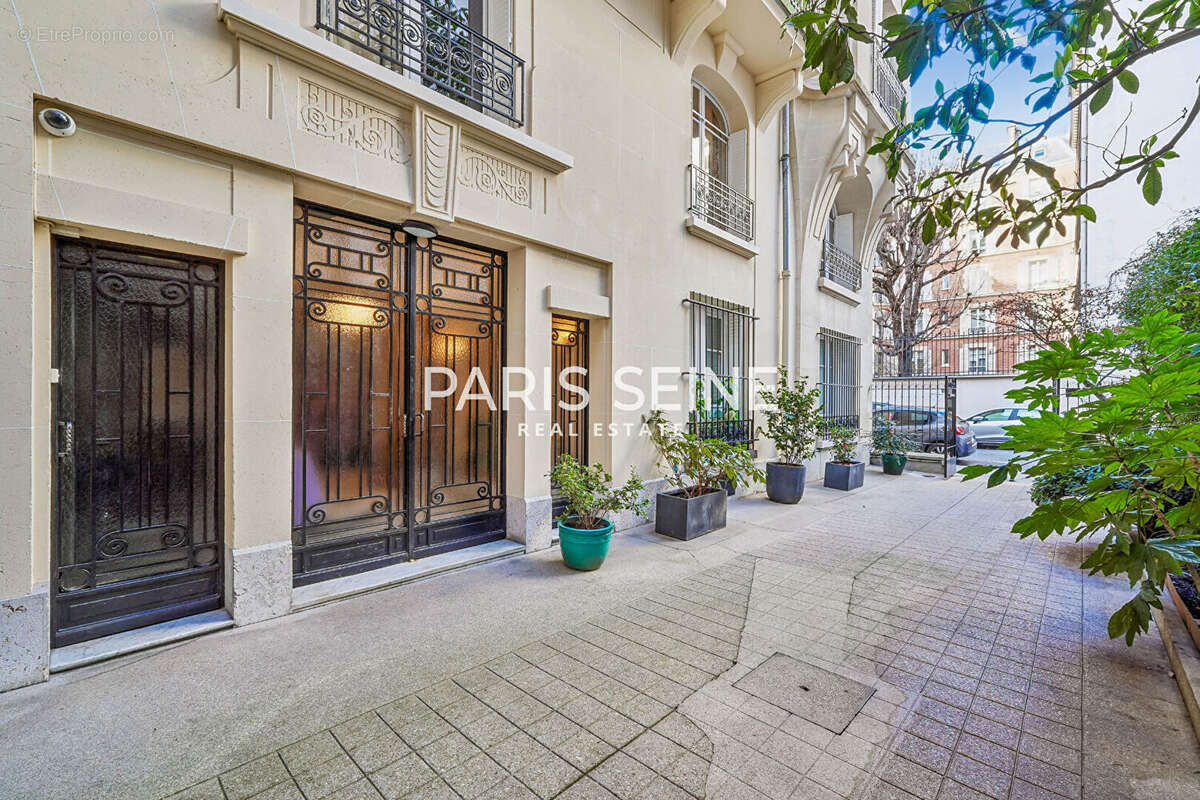 Appartement à PARIS-7E