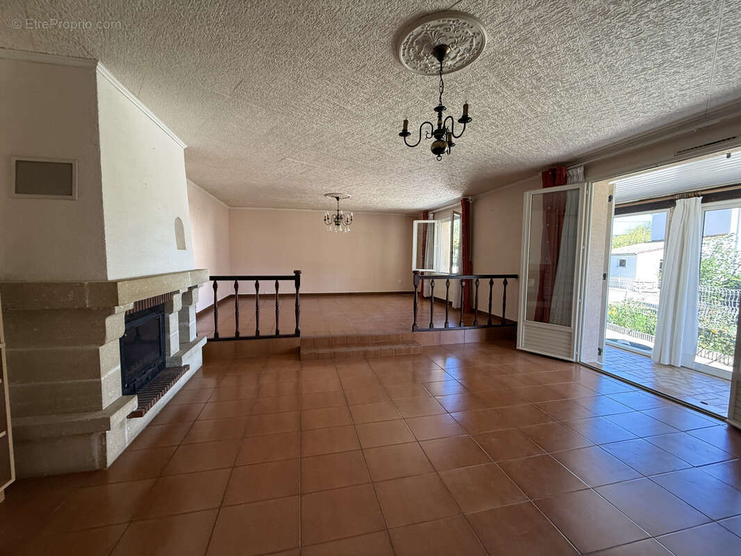 Maison à SAINT-JULIEN-LES-ROSIERS